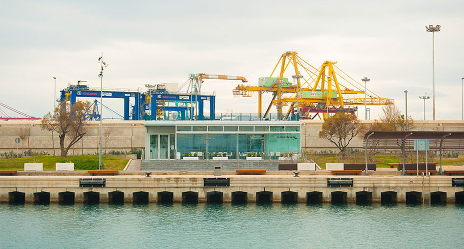 La Marina Sur vista desde la Marina Norte, con las gruas de contenedores al fondo. Foto: Juanjo Hernández