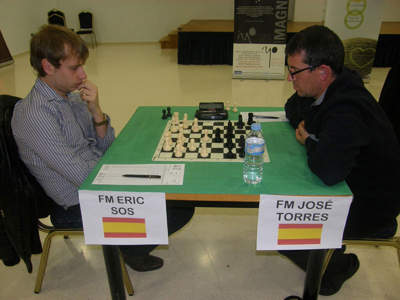 Eric Sos, ganador del torneo de Alcossebre, en su partida contra José Torres.