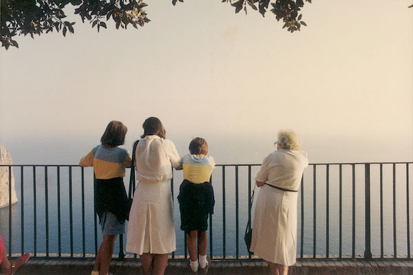 © Luigi Ghirri. Capri, 1981. Serie Paesaggio italiano, © Eredi di Luigi Ghirri - Courtesy Fondo di Luigi Ghirri