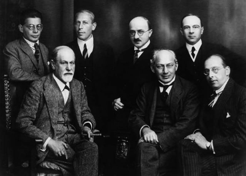 Freud y otros psicoanalistas.