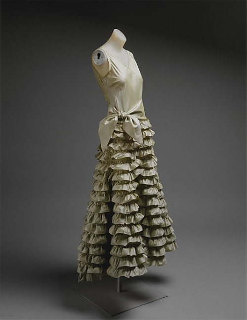 1930-evening-dress-jeanne-lanvin-1930-the-metropolitan-museum-of-art