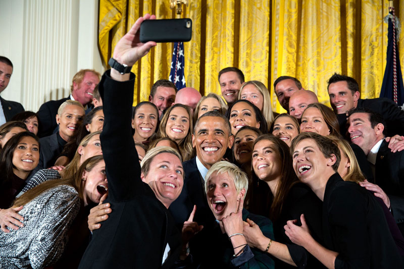 Selfie de Barack Obama con la Selección de Fútbol Femenina de USA