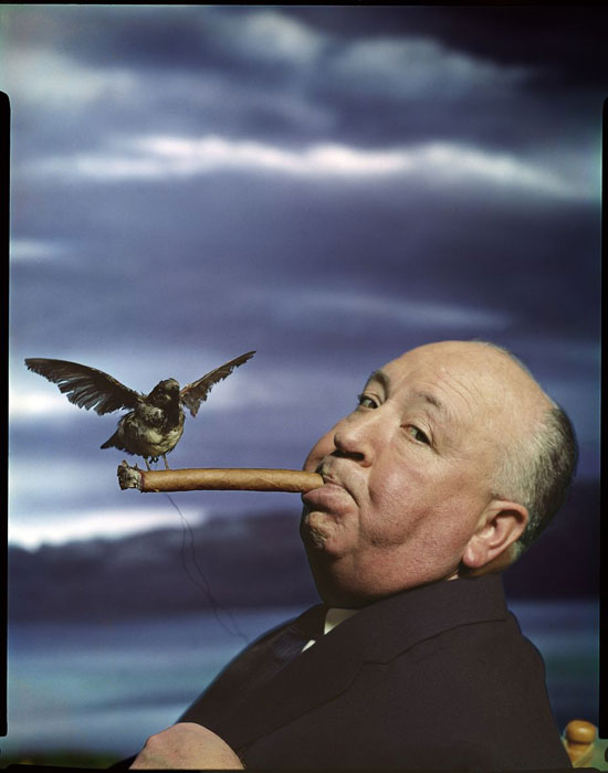 Alfred Hitchcock. Retrato promocional de la película Los pájaros
