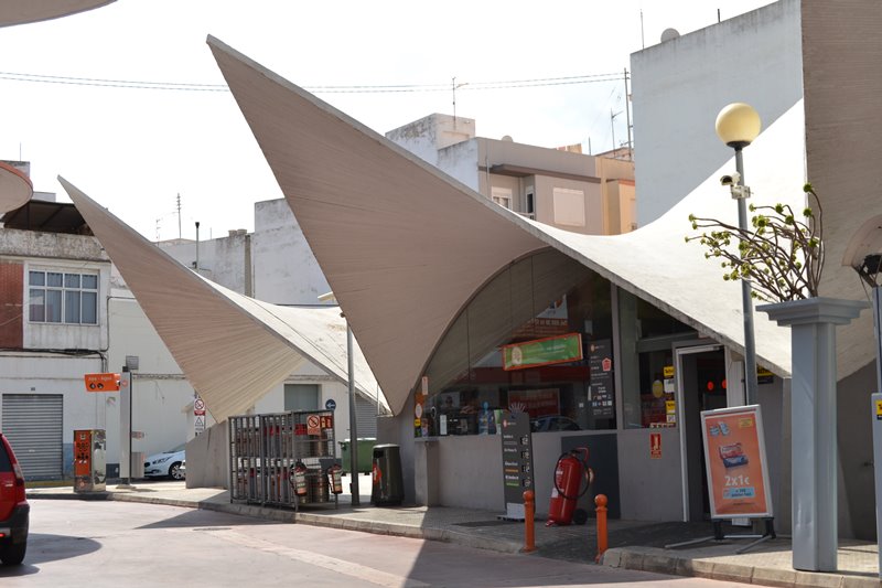 Gasolinera en Oliva (Valencia), 1962. Arquitecto Juan de Haro.