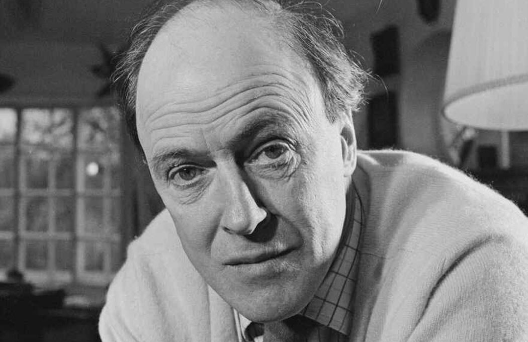 La trágica vida de Roald Dahl, el novelista que está en el punto de mira  por los retoques de sus míticas obras