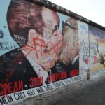 Un muro, dos opiniones: el grado cero de la escritura de posguerra