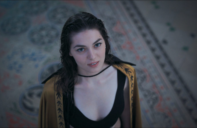 Bruno Dumont y “El imperio”: la batalla cósmica de lo divino y lo cotidiano