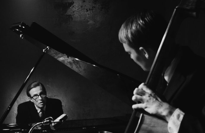 «Everybody Digs Bill Evans», frío y elegante biopic