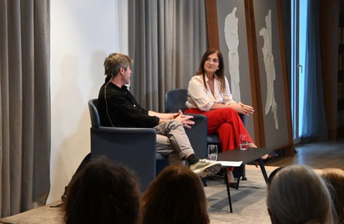 Censura y cancelación: Eva Peydró y Paco Roca dialogan en la Fundación Cañada Blanch sobre los límites del arte