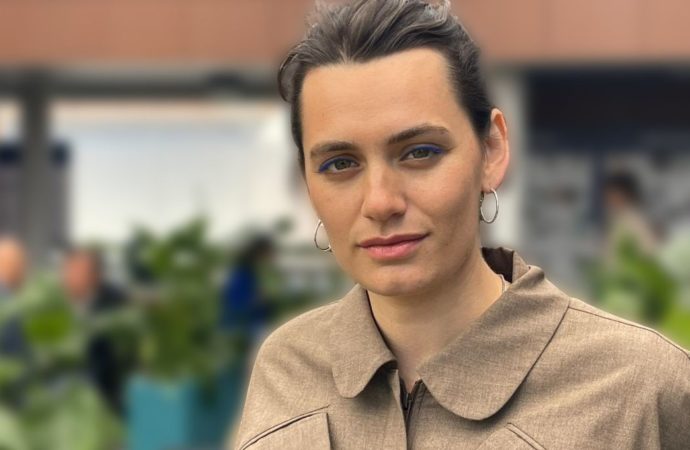 Entrevista con Ella Rumpf: la belleza de la desobediencia