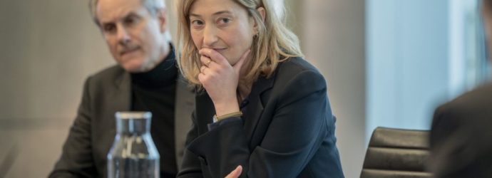 “Un bon petit soldat”: la jaula de la performance